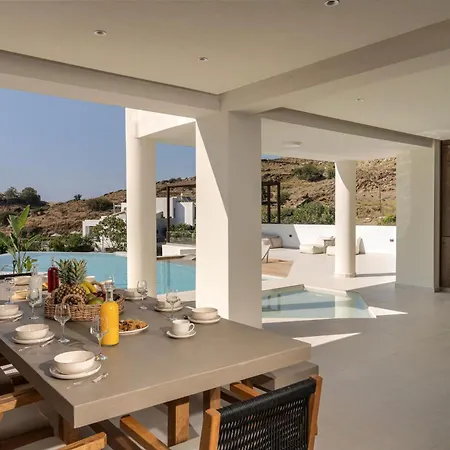Luxurious Selestine - With Private Pool Pánormos