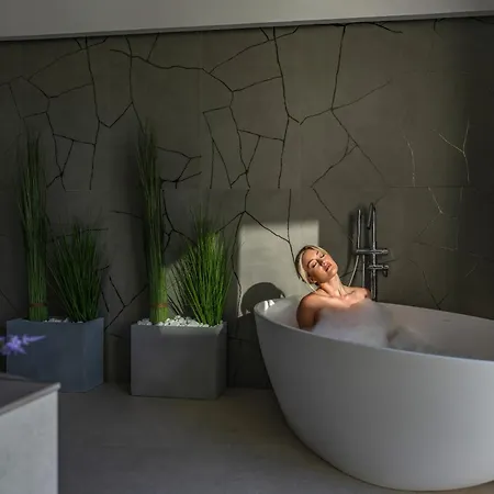 Luxurious Selestine - With Private Pool *