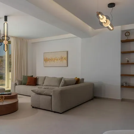 Luxurious Selestine - With Private Pool فيلة