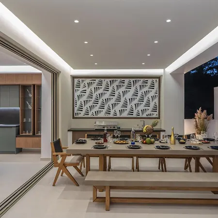 Luxurious Selestine - With Private Pool فيلة