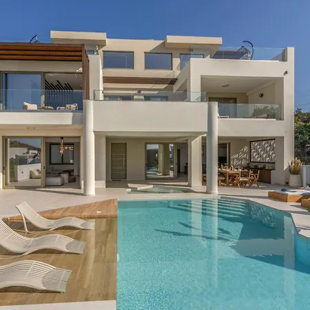 Luxurious Selestine - With Private Pool فيلة